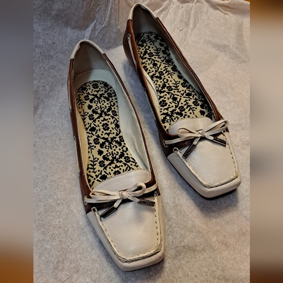 Lauren Ralph Lauren Shoes - Ralph Lauren Women's Leather Loafers - Cream and Brown Size 9 Medium